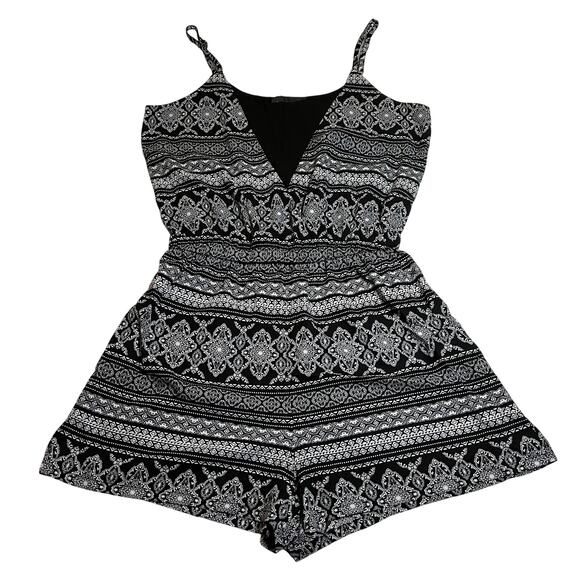 Romeo & Juliet Couture Sleeveless Boho Print Romper Size S Neutral Casual Summer - Picture 1 of 8